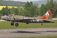 Association Forteresse Toujours Volante – Boeing B-17G Flying Fortress F-AZDX / 4