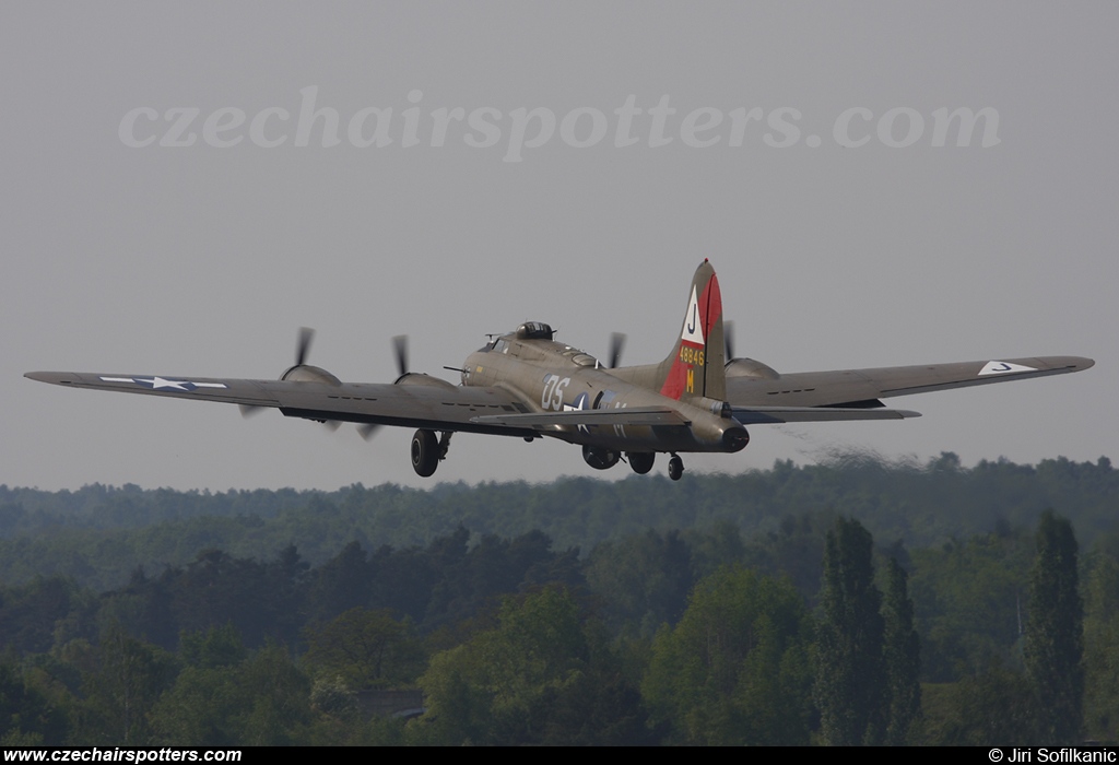 Association Forteresse Toujours Volante &ndash; Boeing B-17G Flying Fortress F-AZDX / 4