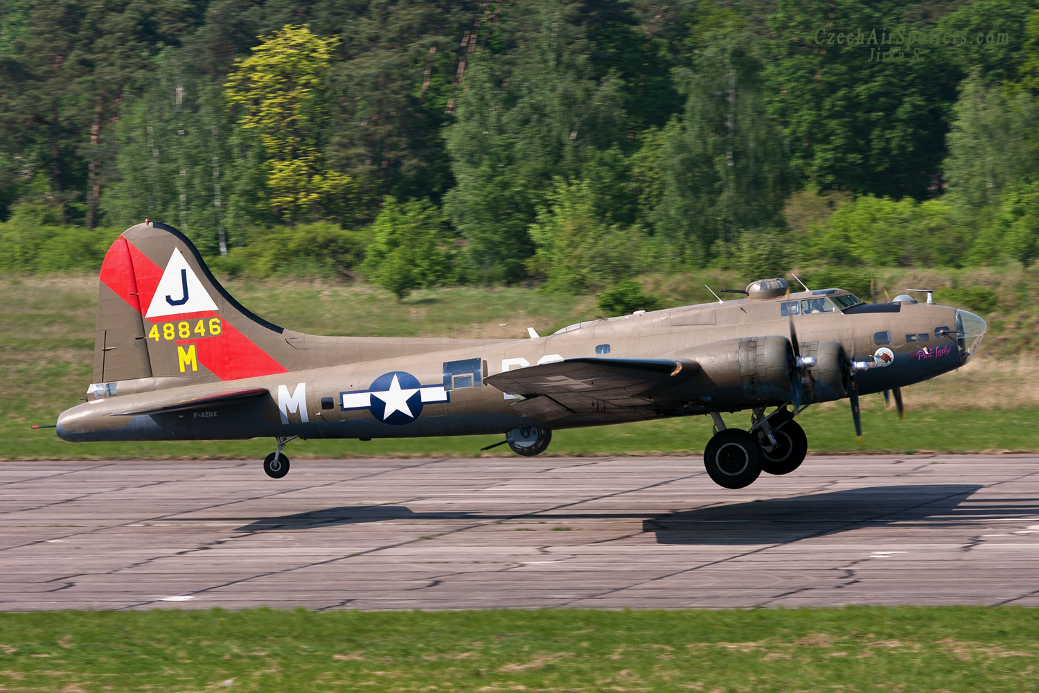 Association Forteresse Toujours Volante &ndash; Boeing B-17G Flying Fortress F-AZDX / 4