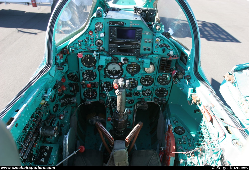 private – Mikoyan-Gurevich MiG-21R 2133