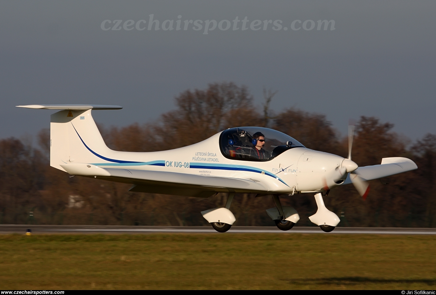 Fly For Fun – ATEC 122/ 2000 Zephyr OK-IUG08