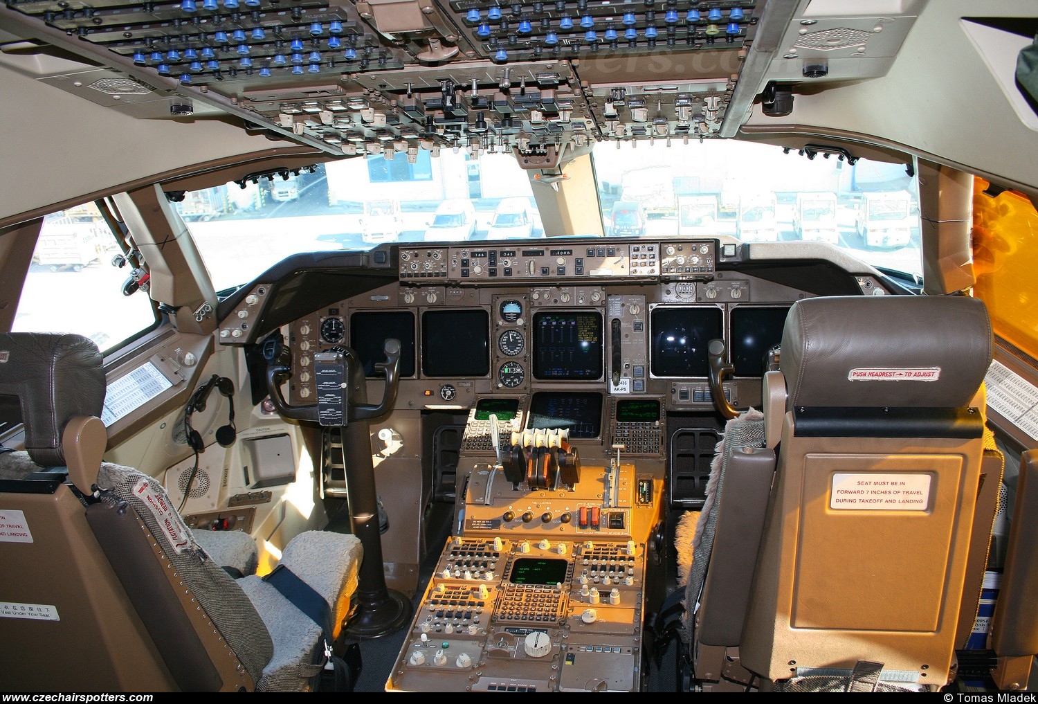 Yangtze River Express ( YZR) – Boeing B747-481(BDSF) B-2435