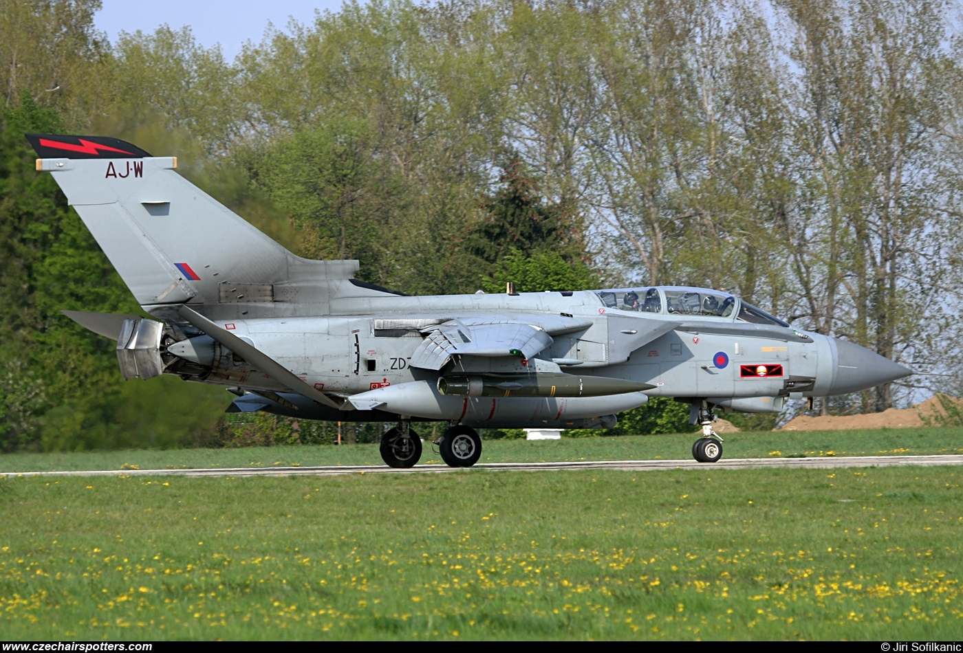 UK - Air Force – Panavia Tornado GR4 082/AJ W/Z
