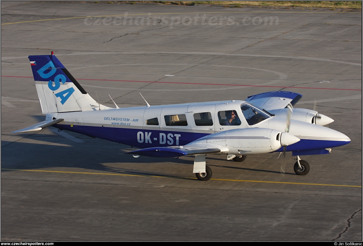 Delta System-AIR a.s. – Piper PA-34-200T Seneca II OK-DST