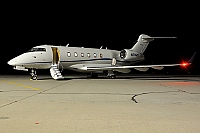 private &ndash; Bombardier Challenger 300 N742E