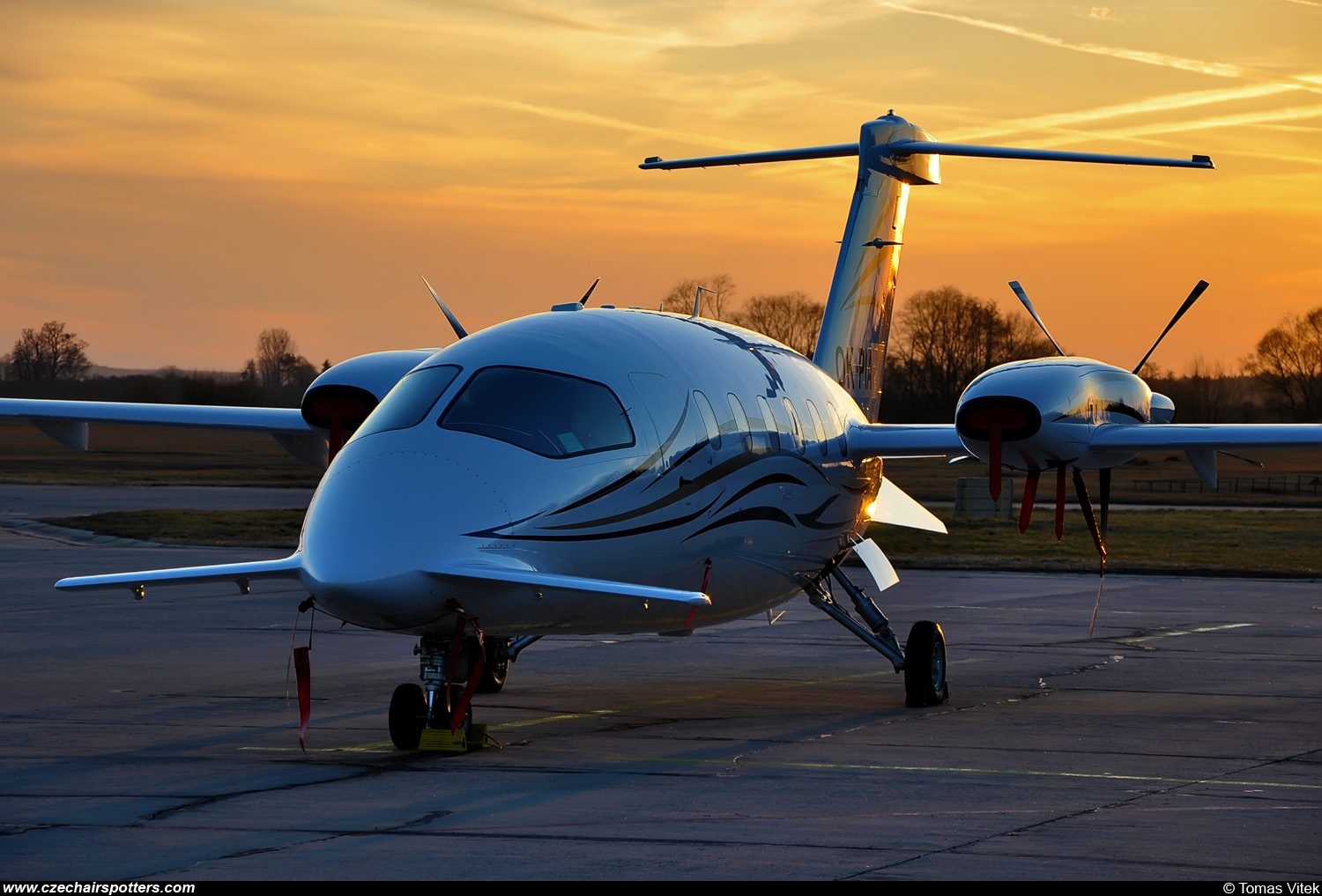 Icarus Aviation – Piaggio Aero P.180 Avanti II OK-PIA