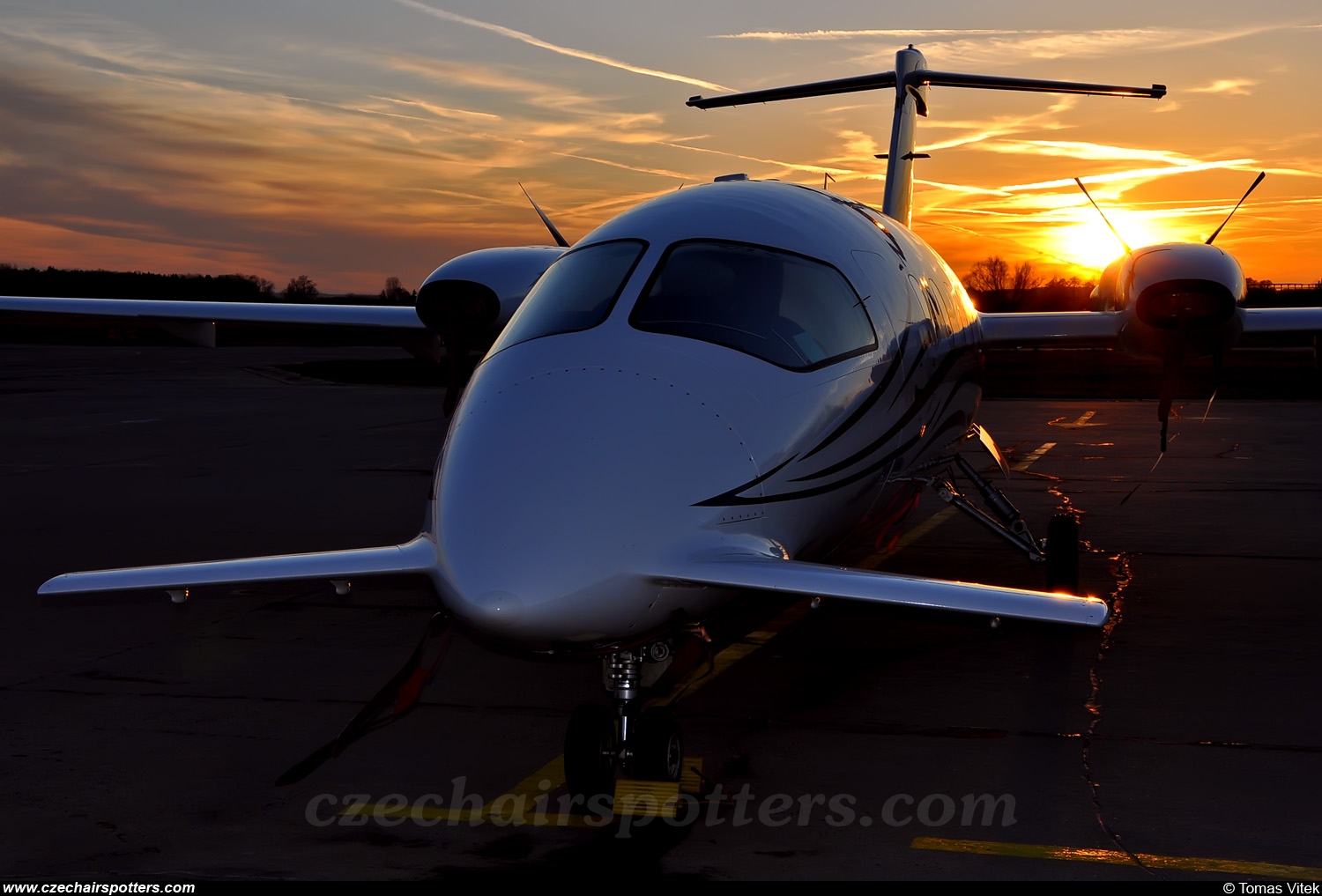 Icarus Aviation – Piaggio Aero P.180 Avanti II OK-PIA