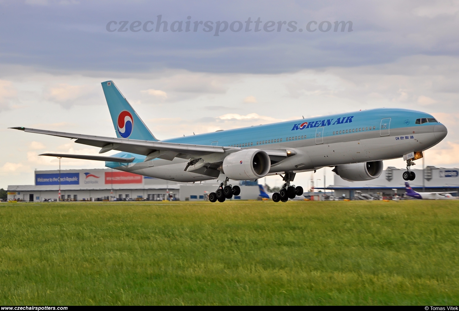 Korean Air (KAL) &ndash; Boeing B777-258/ER HL7766