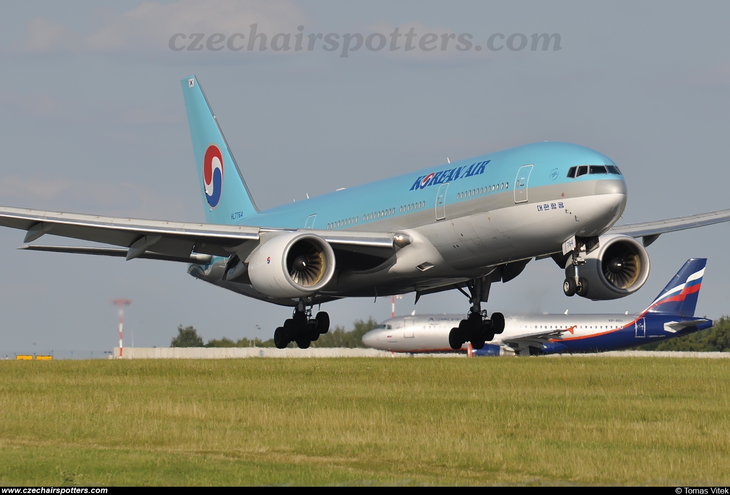 Korean Air (KAL) &ndash; Boeing B777-2B5/ER HL7764