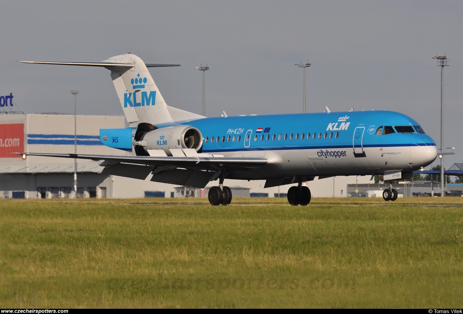 KLM Royal Dutch Airlines( KLM , KL ) – Fokker Fokker 70 PH-KZH