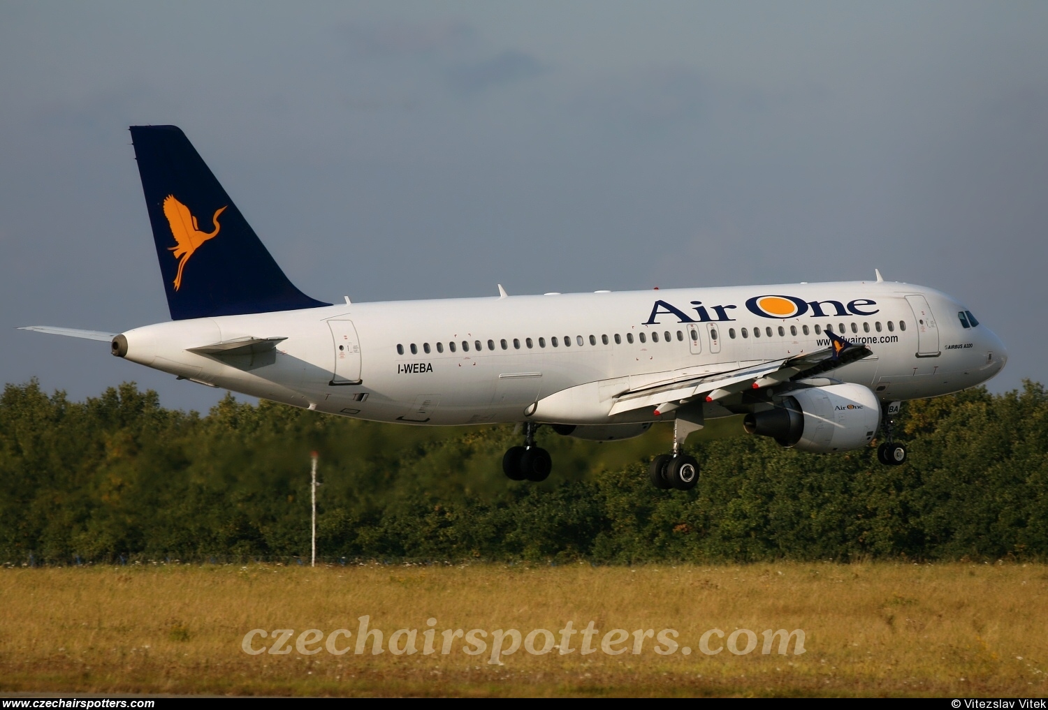 Air One ( ADH , AP ) &ndash; Airbus A320-214 I-WEBA