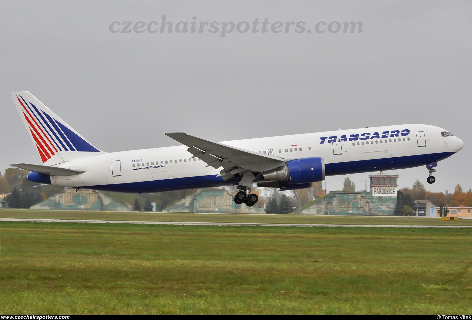 Transaero Airlines ( TSO , UN ) – Boeing B767-332/ER EI-UNB