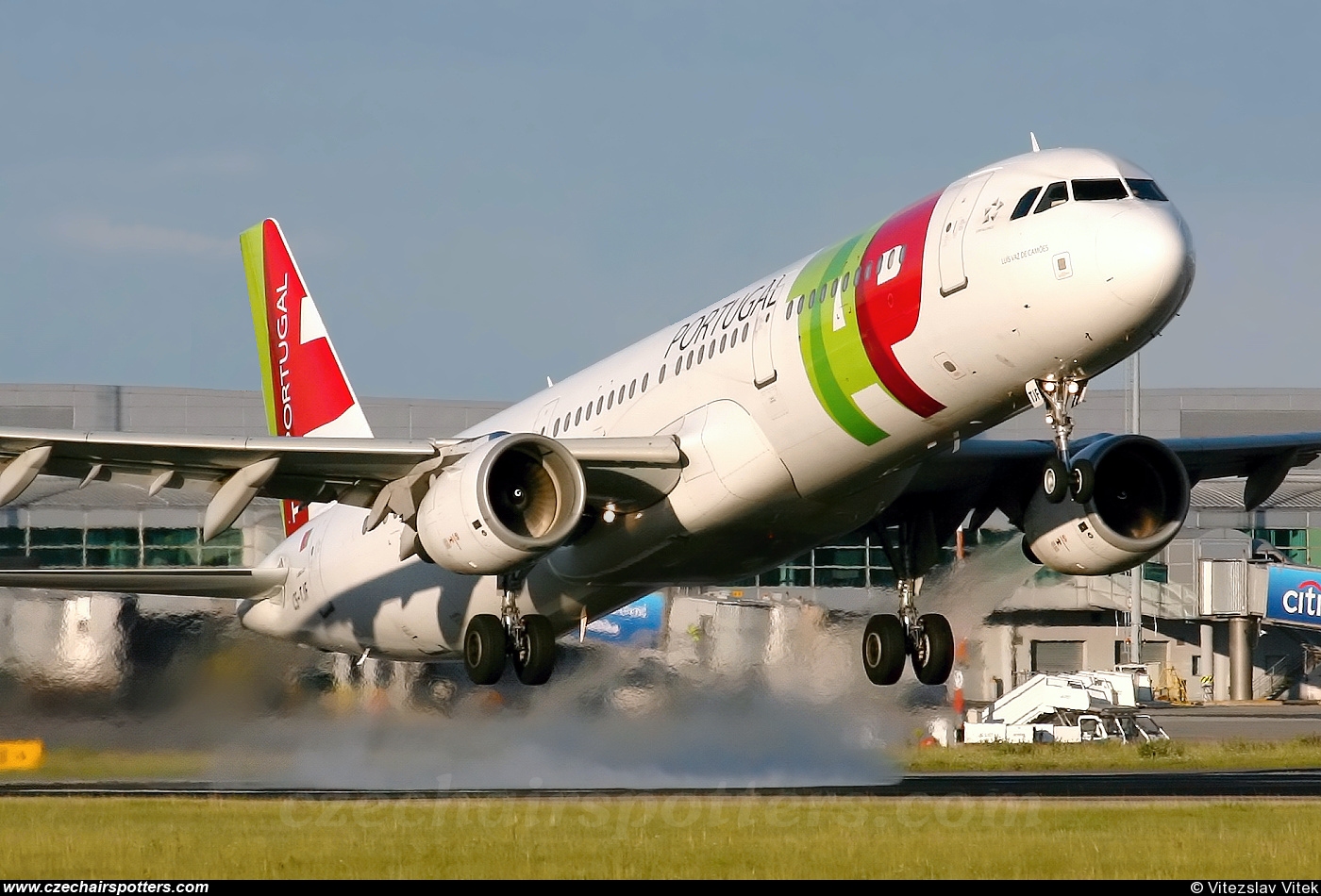 TAP Portugal ( TAP , TP ) &ndash; Airbus A321-211 CS-TJF