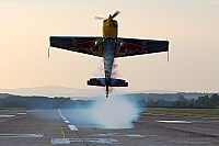 Red Bull Racing Team – Extra EA-300SR OK-SON