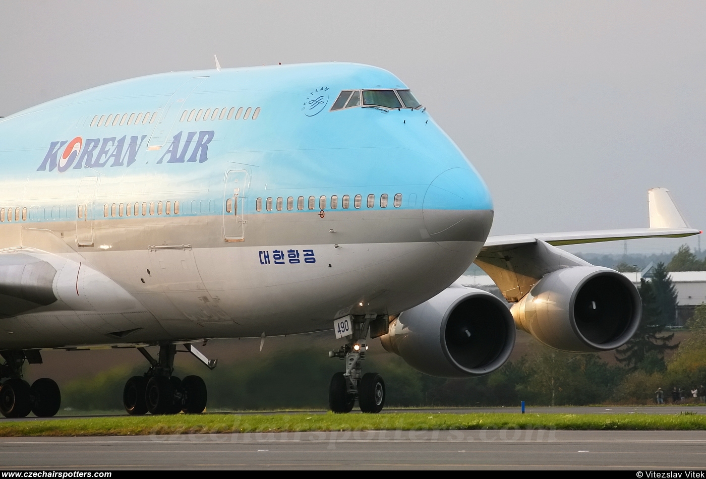 China Airlines (CAL) &ndash; Boeing B747-4B5 HL7490
