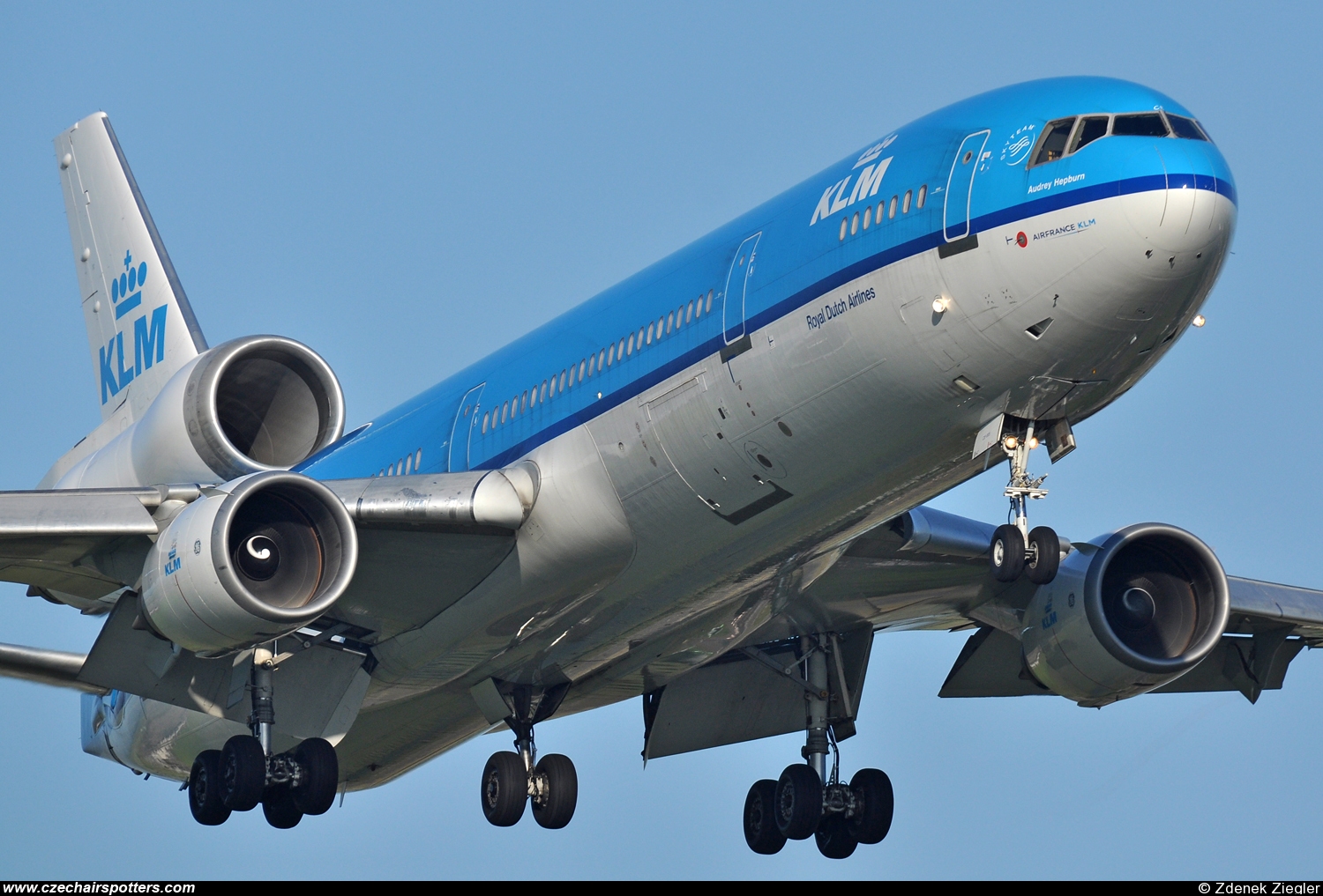 KLM Royal Dutch Airlines( KLM , KL ) – McDonnell Douglas MD-11 PH-KCE