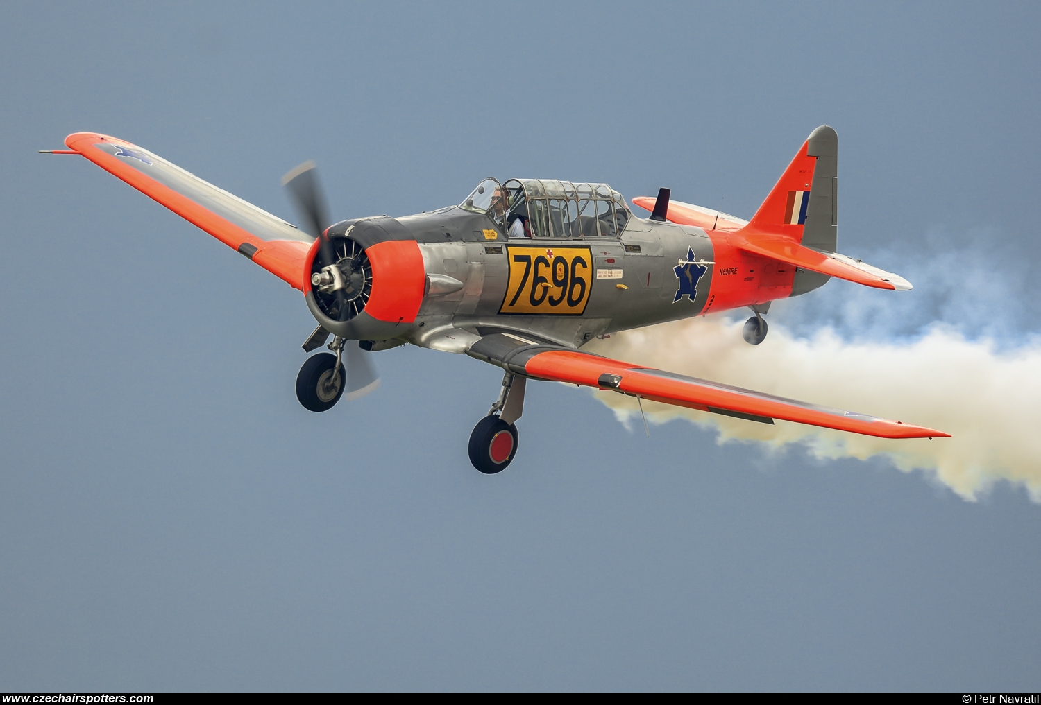 private &ndash; North American AT-6C Texan N696RE/7696