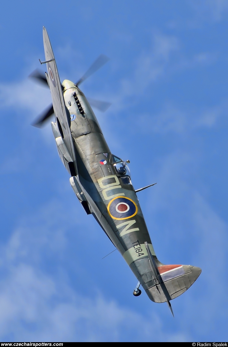 private – Supermarine Spitfire Mk XVIE (type 361) G-MXVI