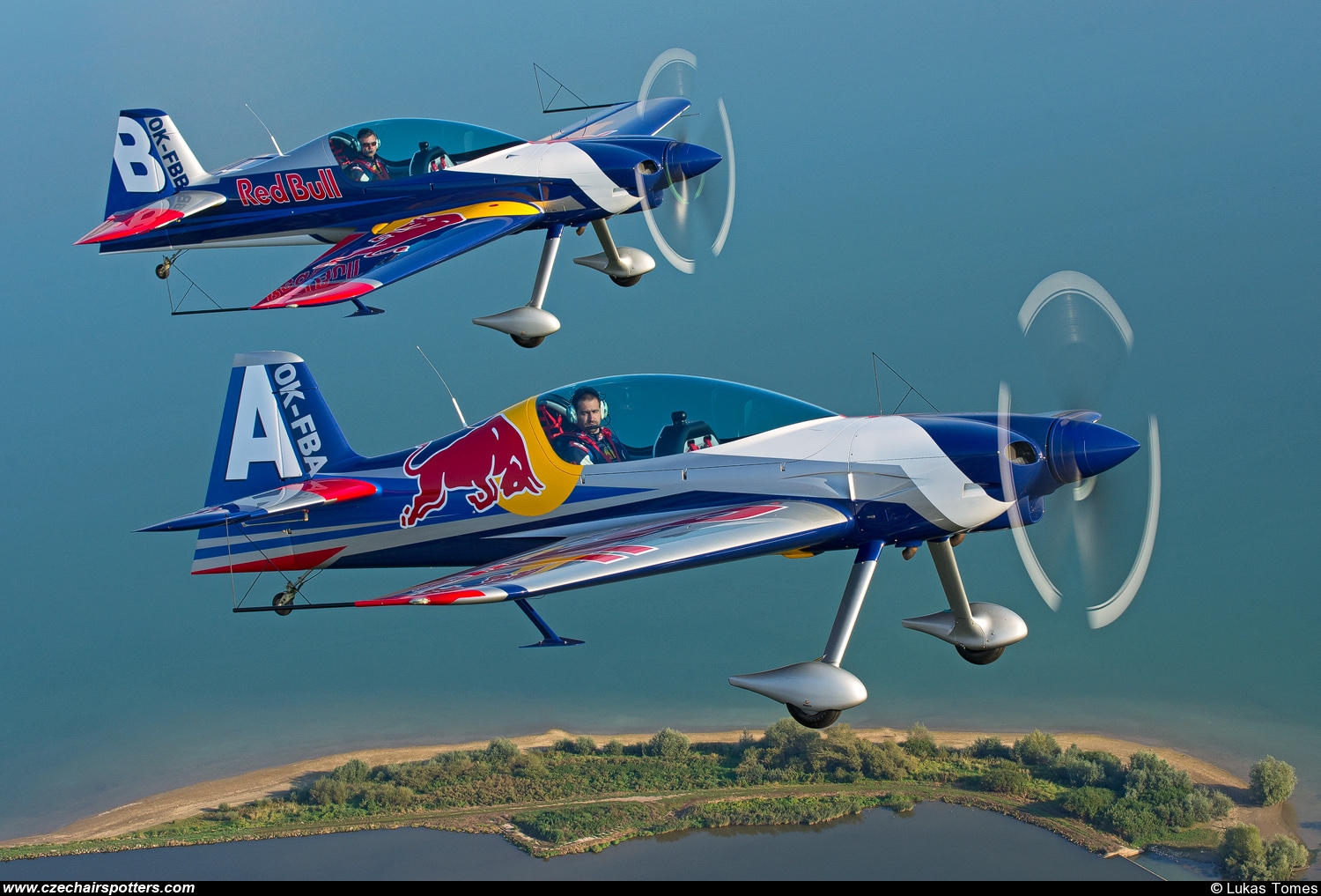 The Flying Bulls Duo – XtremeAir XA42 OK-FBA