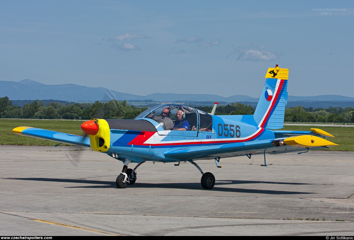 LOM Praha - CLV &ndash; Zlin Z-142CAF 0556
