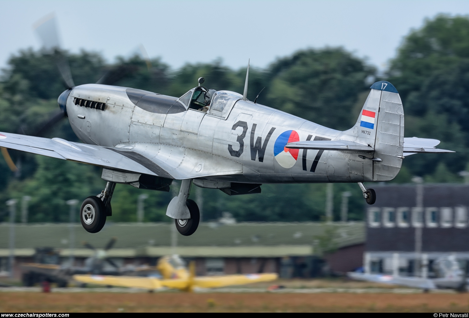 private – Supermarine Spitfire L.F Mk IXe 3W-17/PH-OUQ