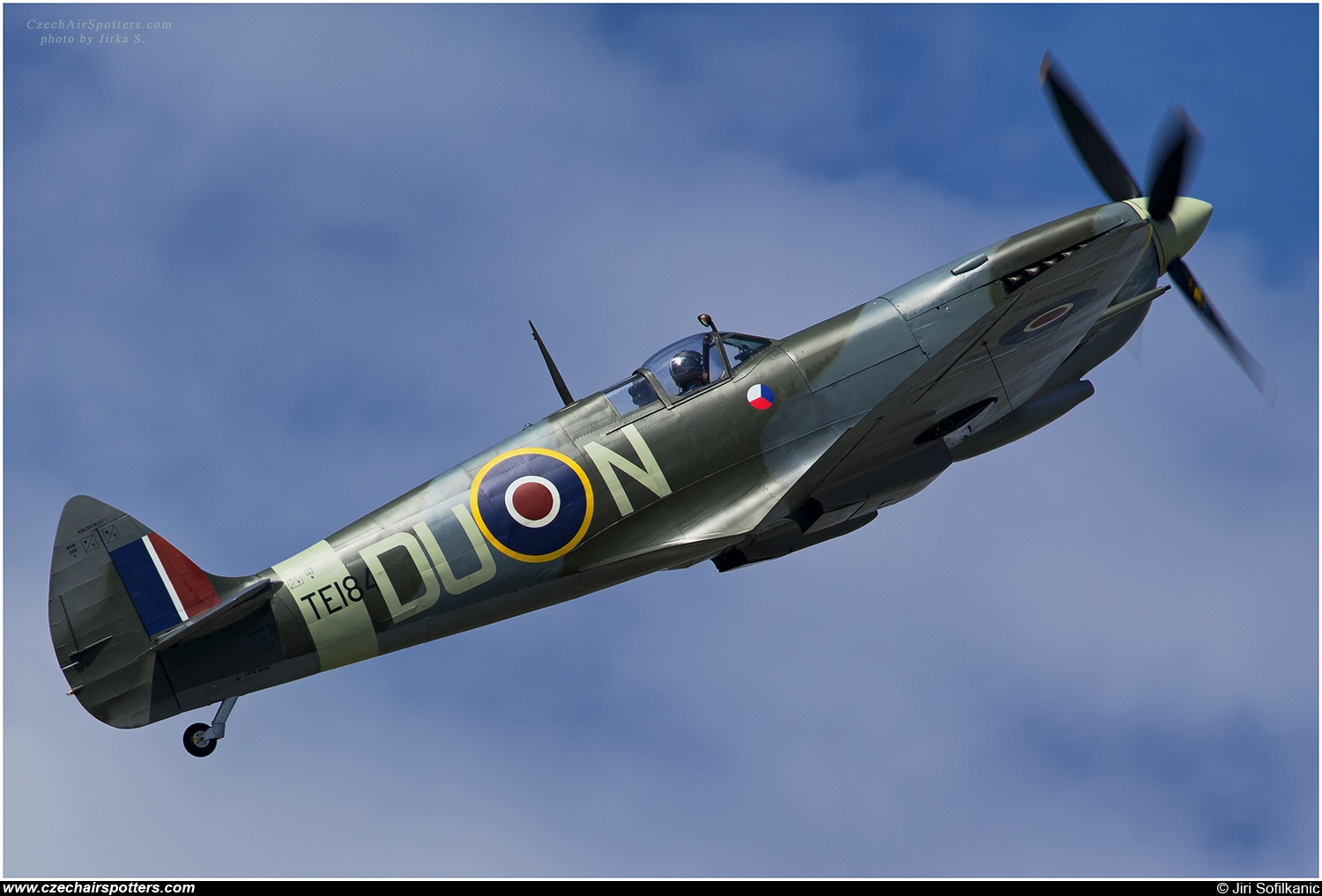 Old Flying Machine Company – Supermarine Spitfire Mk XVIE (type 361) DU-N/TE184