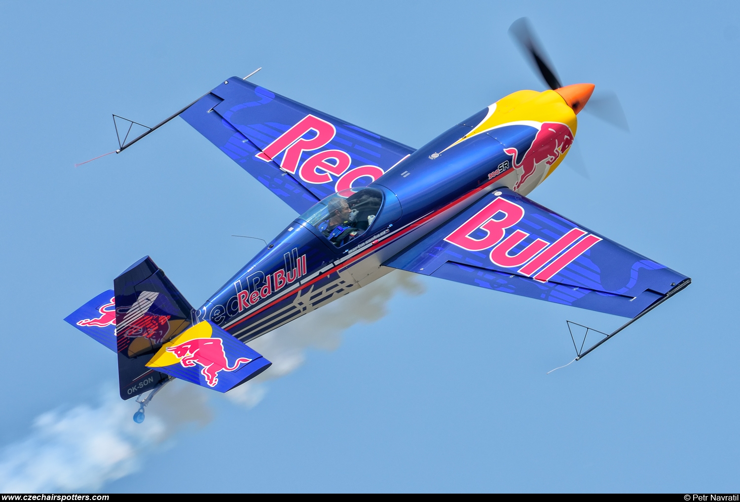Red Bull Racing Team &ndash; Extra EA-300SR OK-SQN