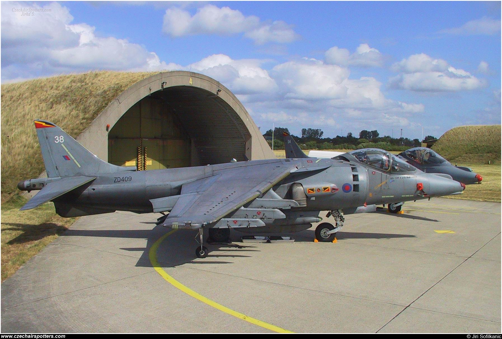 UK - Air Force &ndash; British Aerospace Harrier GR7 ZD409 / 38