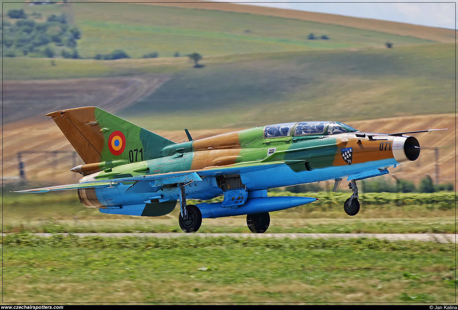 Romania - Air Force – Mikoyan-Gurevich MiG-21UM Lancer B 071