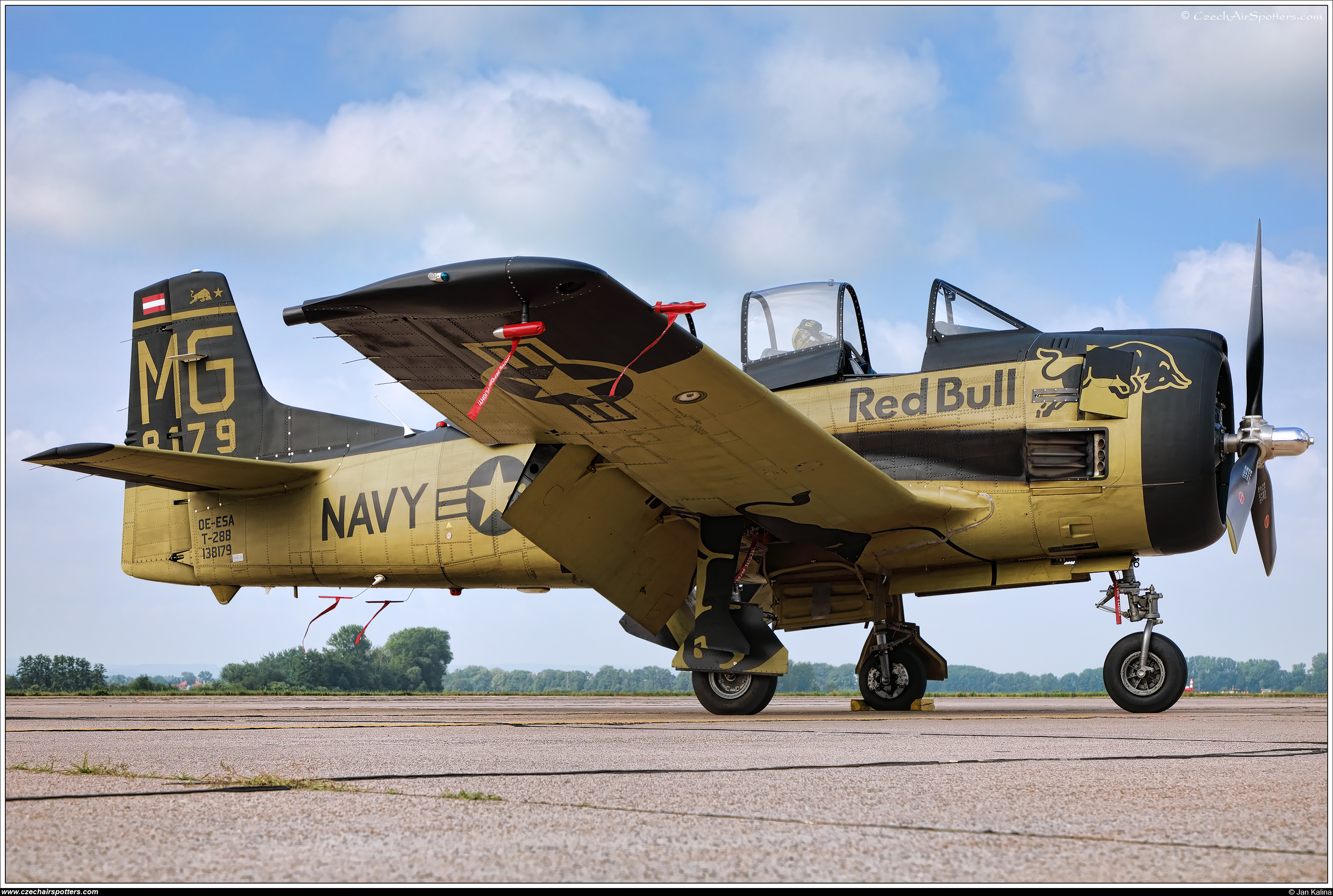 The Flying Bulls &ndash; North American T-28B Trojan OE-ESA