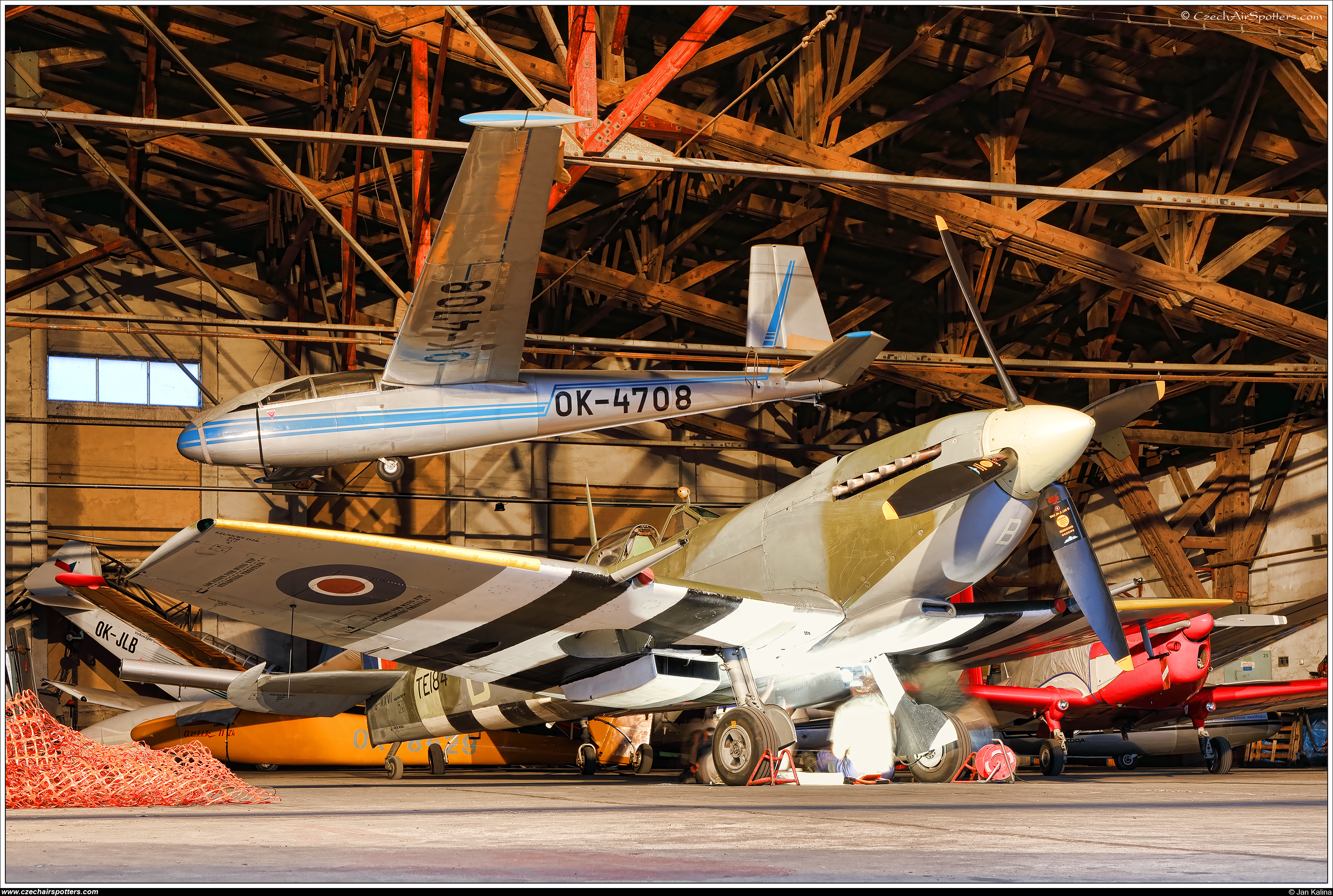 private – Supermarine Spitfire Mk XVIE (type 361) G-MXVI / 9N-B / TE184