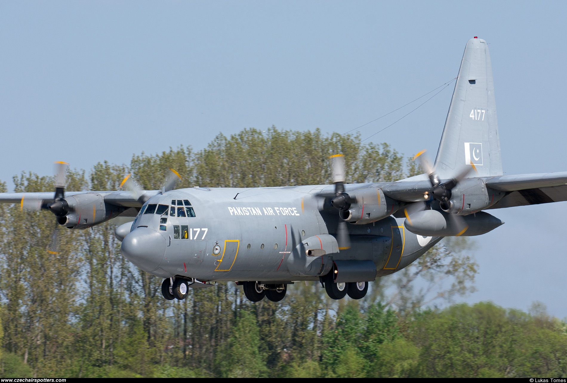 Pakistan - Air Force – Lockheed C-130E Hercules 4177