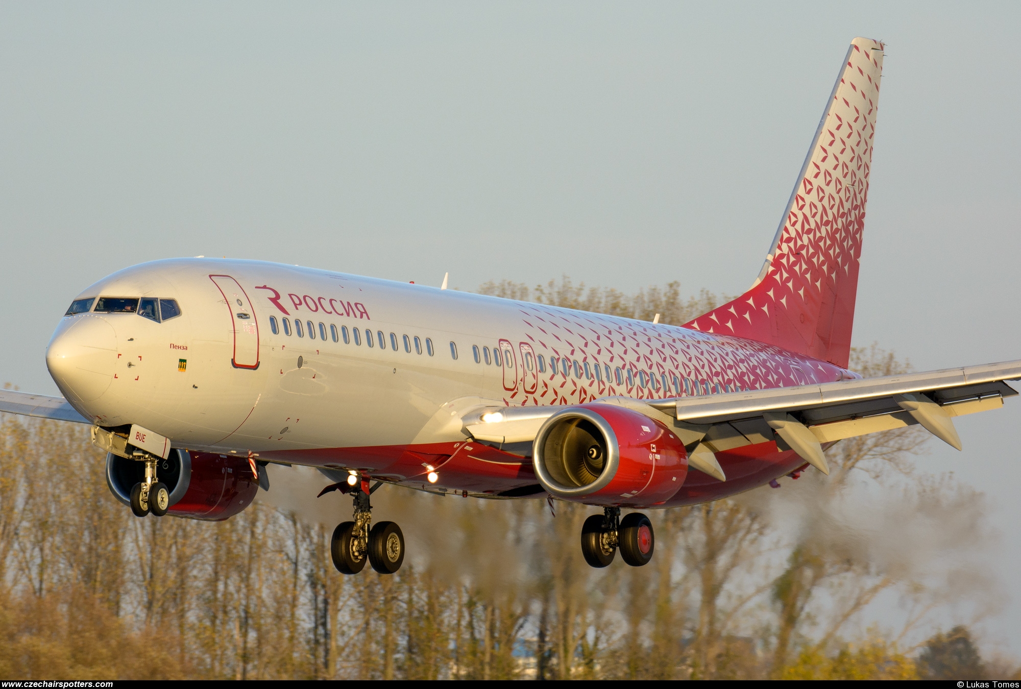 Rossiya Airlines ( SDM / FV ) – Boeing B737-8GJ VQ-BUE