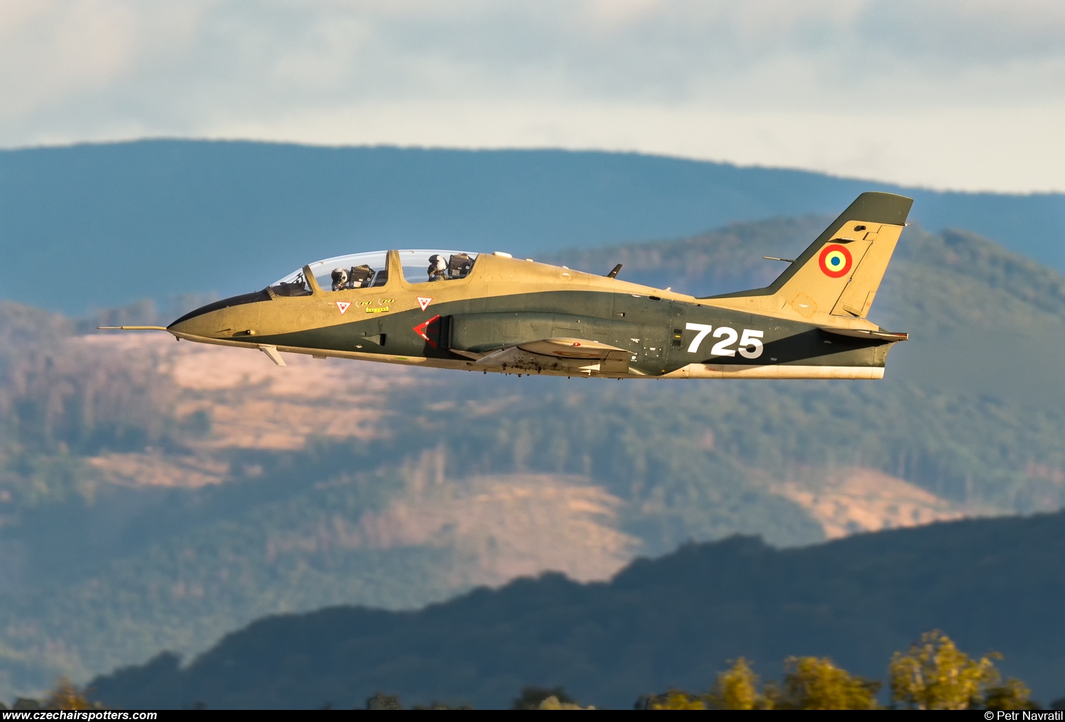 Romania - Air Force – Avioane Craiova SA IAR-99 Şoim 725