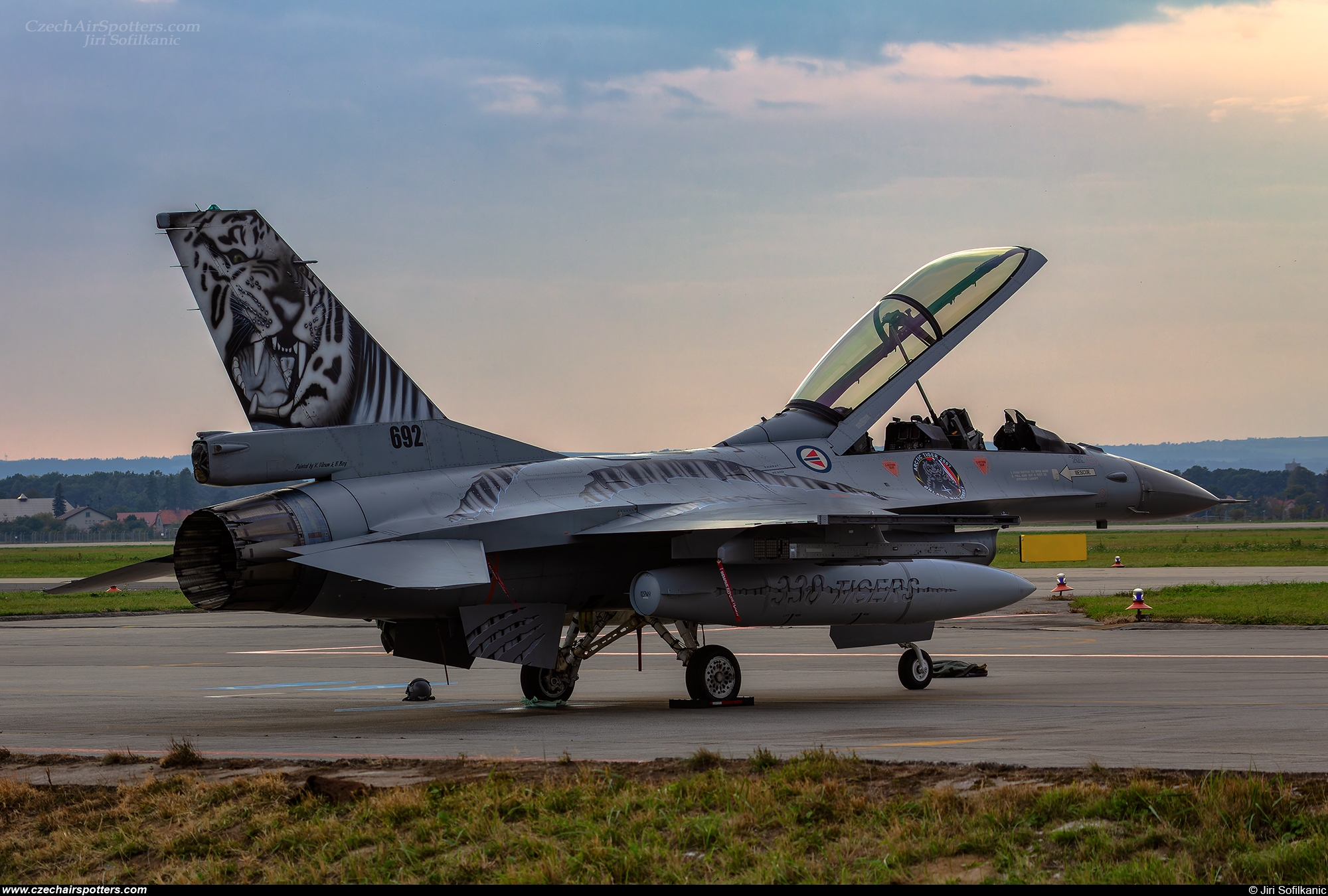 Norway - Air Force &ndash; Fokker F-16BM Fighting Falcon 692